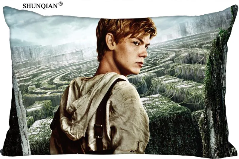 Luqi غرفة الفراش مجموعة 20x30 inch النوم جيدا سادة عداء المتاهة الفيلم أفضل أكياسها الذكرى هدية
