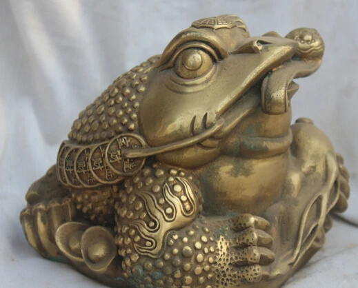 

JP S0522 China Chinese Brass Feng Shui Money Wealth Ginseng Golden Toad Spittor Statue B0403