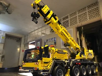 

2606Pcs compatible lepins Technic Motor Power Mobile Crane Mk II Model Building Kits Blocks Bricks Christmas Gift Toy