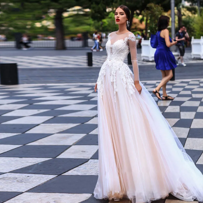 

Eightree Beach Wedding Bridal Gowns with Buttons robe 2019 Modest Long Sleeves Lace A-Line Wedding Dresses Boho Sweetheart Neck