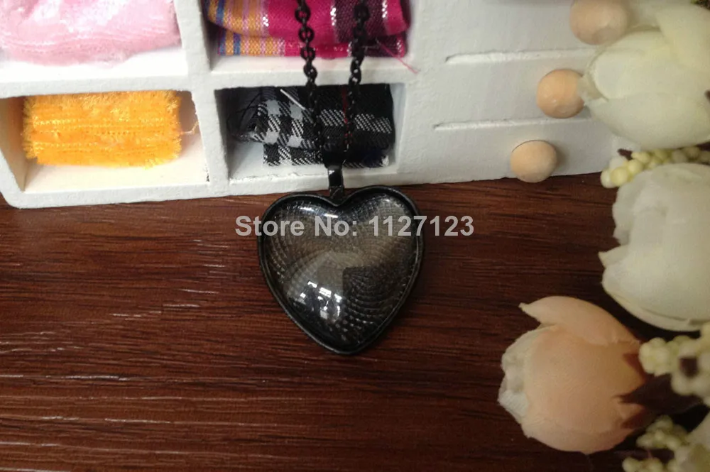 30sets Black Color Pendant Trays 25mm Heart bezel Cup Cabochon Mountings with matched Glass Cabs and Chain clasp | Украшения и