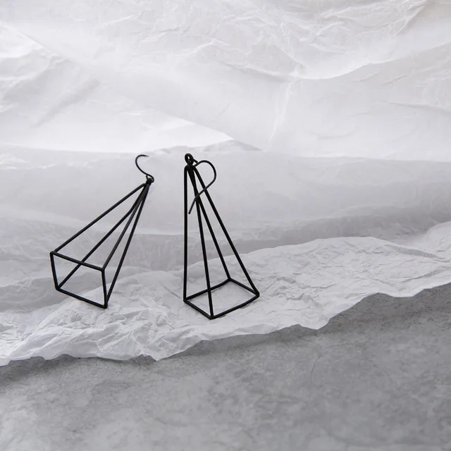 Europe-and-America-Minimalist-Punk-Earrings-Set-for-Women-Geometric-3D-Triangle-Hollow-Polygon-Earrings-Brincos.jpg_640x640 (3)