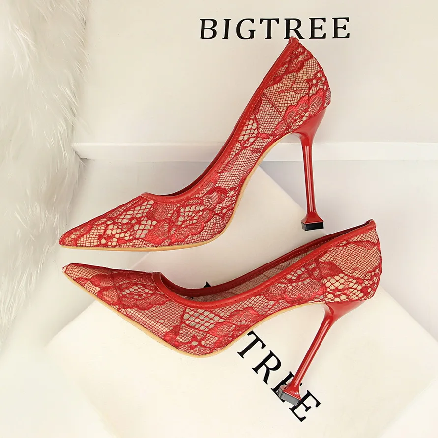 

2019 Sexy Black Flower Lace Mesh Pumps Women Pointed Fashion Party Shoes Show Thin High Heels Shoes Women's Office Shoes Shallow