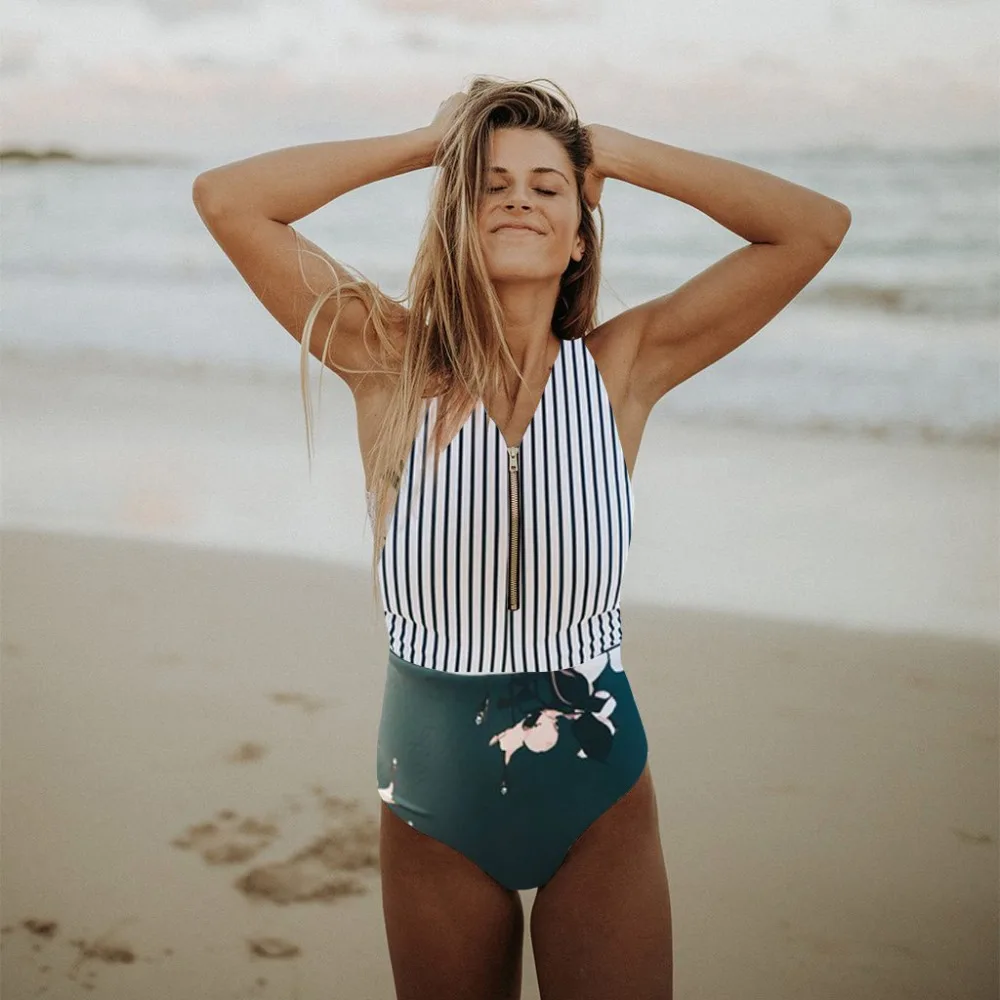 条纹上衣+绿花裤