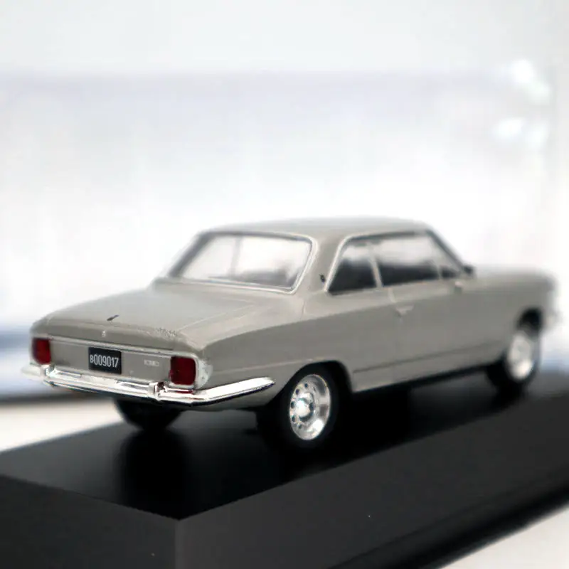 IXO Altaya 1:43 IKA Torino 380 W 2 Puertas 1967 серебряные литые модели Коллекция ограниченного