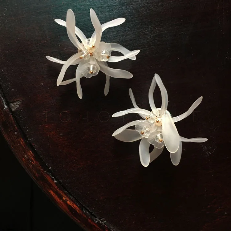

Timeless Wonder Stunning Resin flower statement Earrings Gift Fancy Party Brincos Bijoux stunning gown Wedding runway rare 9122