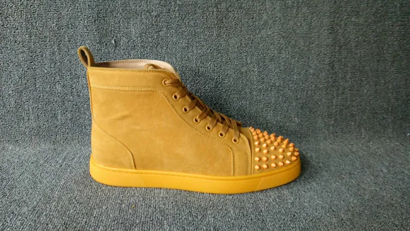Желтые замшевые кожаные заклепки-шипы, обувь для отдыха, прогулочные Дизайнерские кроссовки для ношения на улице для мужчин, мужские высокие кроссовки на шнуровке