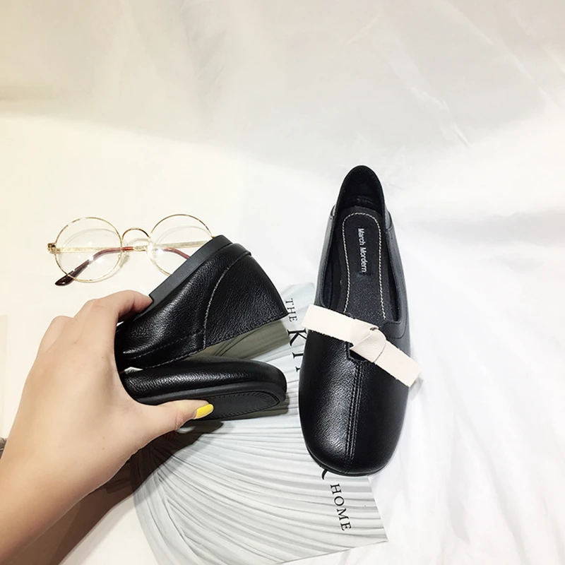 

2018 autumn new flat casual shoes women fashion simple Korean round head soft and comfortable flat shoes.
