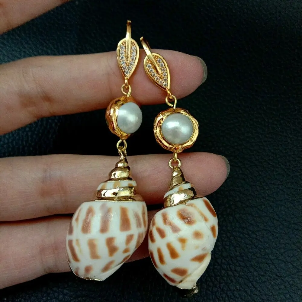 

19031112 Natural sea snail White Pearl golden plated hook Earrings