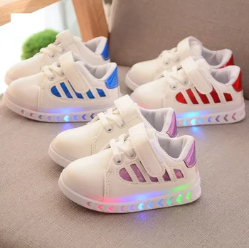 

2018 Great Christmas gift to baby! High Quality Fashion Patchwork Design Crib Shoes luminous baby shoes