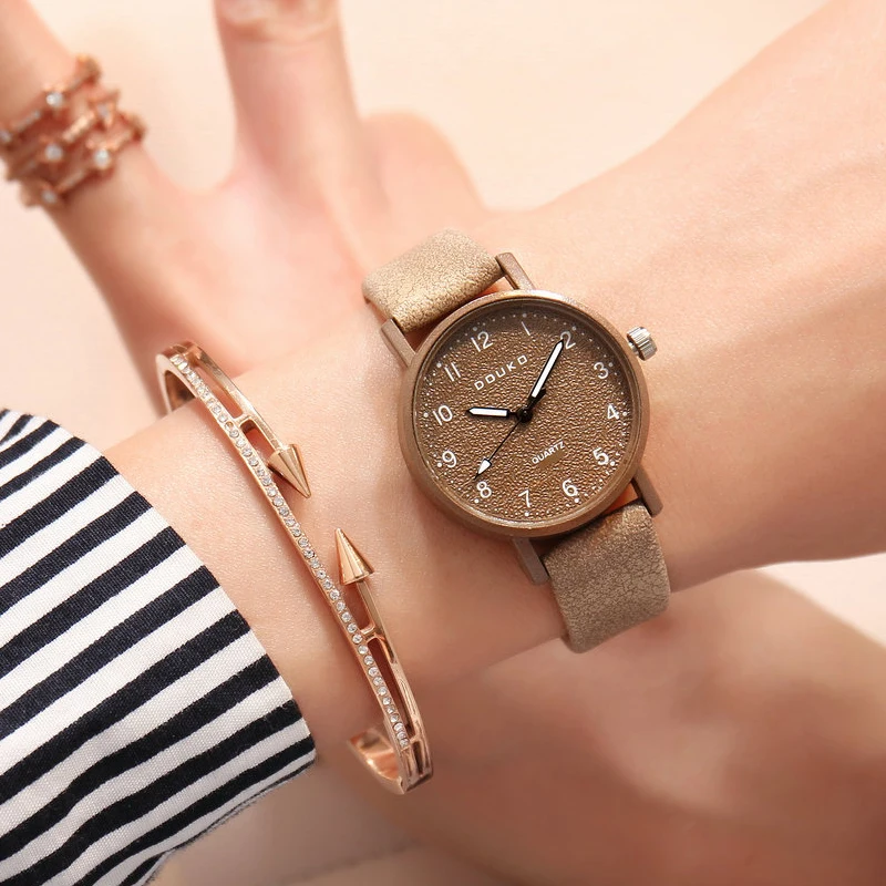 Женские часы, простые кварцевые наручные часы для элегантных дам, кожаный ремешок, коричневый, черный, Ретро стиль, шикарные студенческие часы, женские винтажные часы