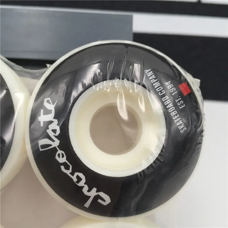 SKATEBOARD WHEEL (32)