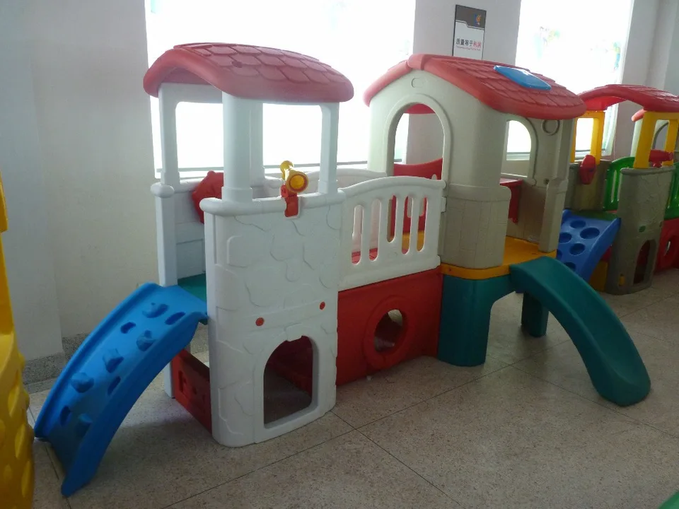 plastic swing set with playhouse