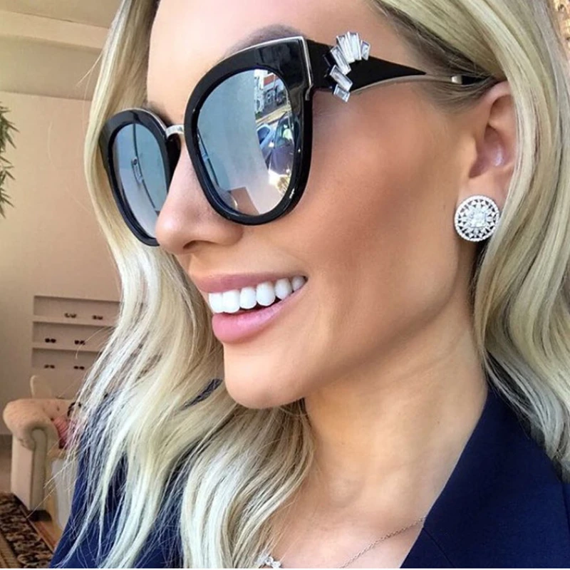 

Luxury Brand Designer Crystal Diamond Sunglasses Women Vintage Rhinestone Stylish Sun Glasses Oversized Big Frame Female Round