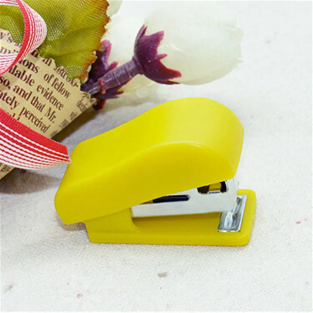 Q) Kawaii Stapler Paper Office 1PCS Mini Stapler Plastic Stationery Set Accessories About 100Pcs Staples school stationery