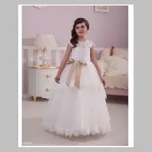 Милый Кот Кружева Платье Девушки Цветка для Свадеб Бальное Платье Девушки Цветка Платье Comunion С Коротким Рукавом Лук Пояс