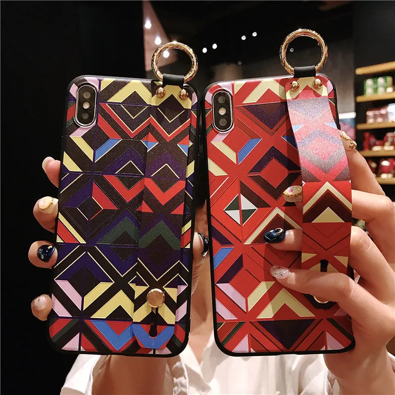 

UBERAY Retro Grid Pattern Wrist Strap Phone Case For iphone 7 8 6 6s plus Case For iphone X Xs max XR Soft Silicone Case