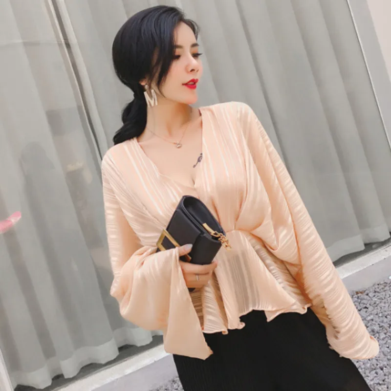 

[EWQ] 2019 Autumn New Sweet Batwing Sleeve Silver Stripe Chiffon Fashion Women Shirt Loose Wrapped Chest Blouse QK078