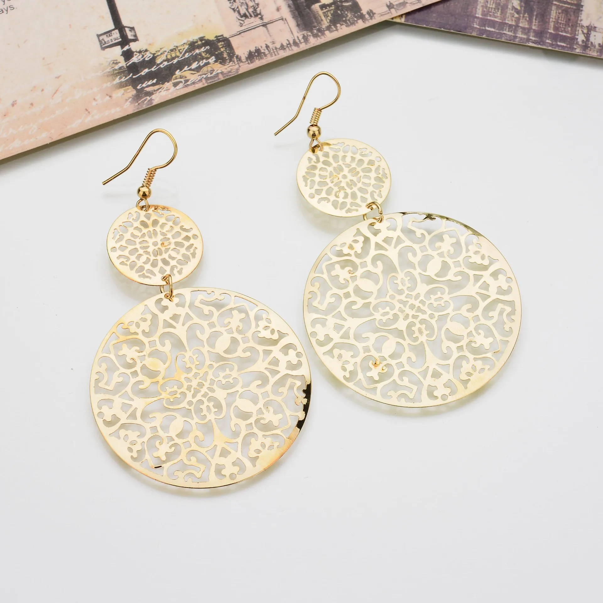 

Wonderful Gold Color hollow round shape dangle earrings Drop Jewelry For Women wholesale boucle d'oreille femme DY