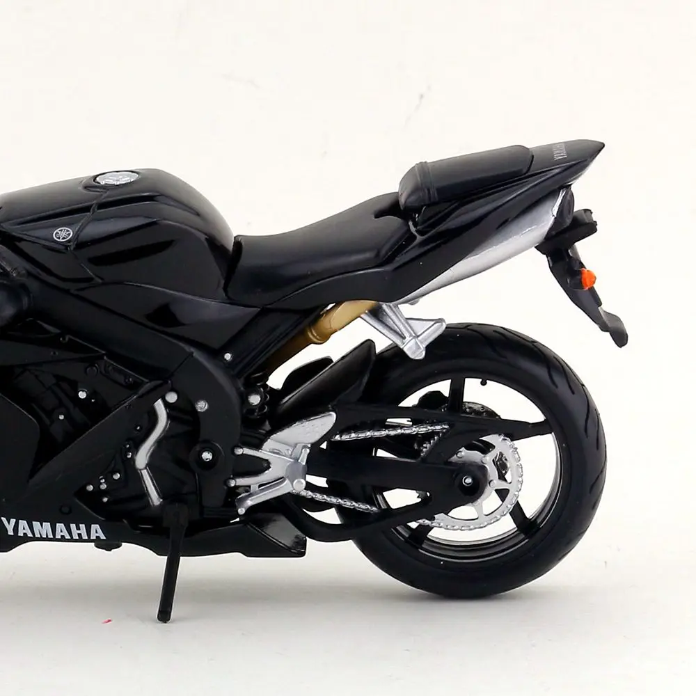 Yamaha YZF-R1 (7)