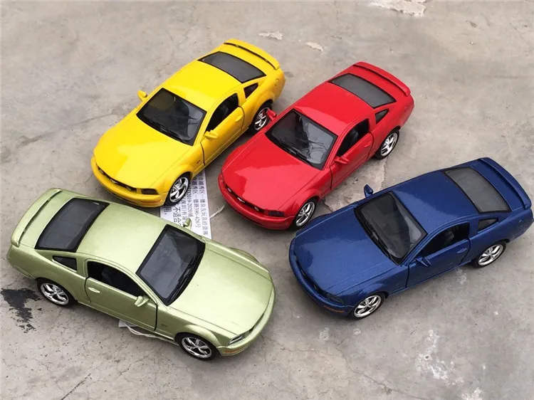 Точная имитация эксклюзивный Diecasts & Toy Vehicles: стильный дизайн автомобиля 2006 Ford Mustang