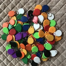 № 3 Красочные TK4100 брелок для ключей с кодами с гравировкой для посещаемость времени карты EM4100, брелки для ключей, идентификационные бирки 500 шт./лот