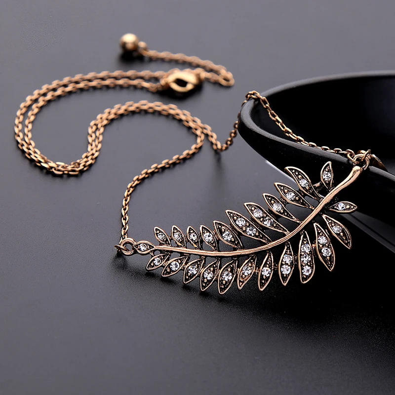 

Fashion Jewelry Simple Design Shiny Crystal Leaves Pendant Necklace Trendy Wholesale Price Women Necklaces