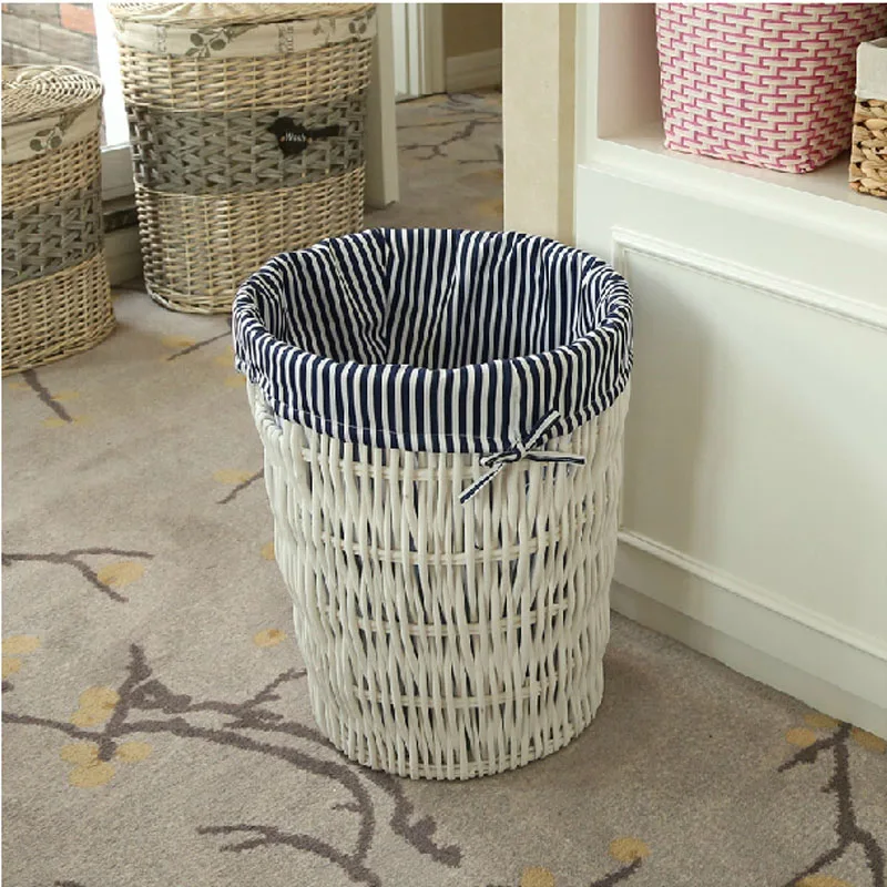 Grande cesta de lavanderia para roupas feitas à mão branco rodada