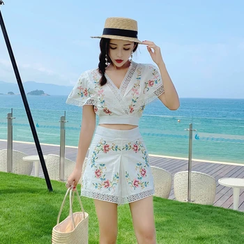 

Aihuyigui 2019 summer short sexy floral embroider v-neck cutout short top suit set + high wasist shorts lace trim set 2 piece se