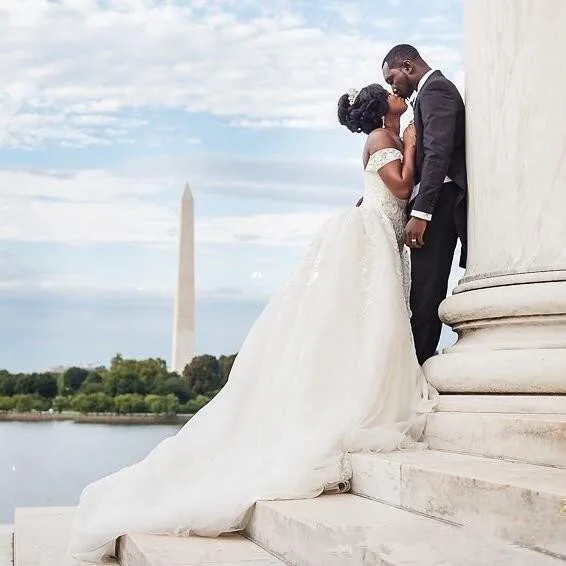 african-overskirts-wedding-dresses-off-the-shoulder-lace-appliques-mermaid-wedding-gowns-with-detachable-train-plus-size-bridal-dress (2)_