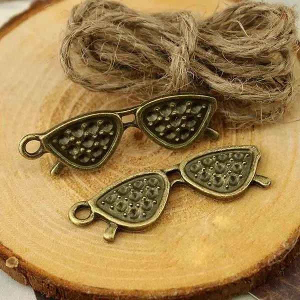 

Vintage Bronze Camera Charms Alloy Pendants 36x6mm FREE SHIPPING