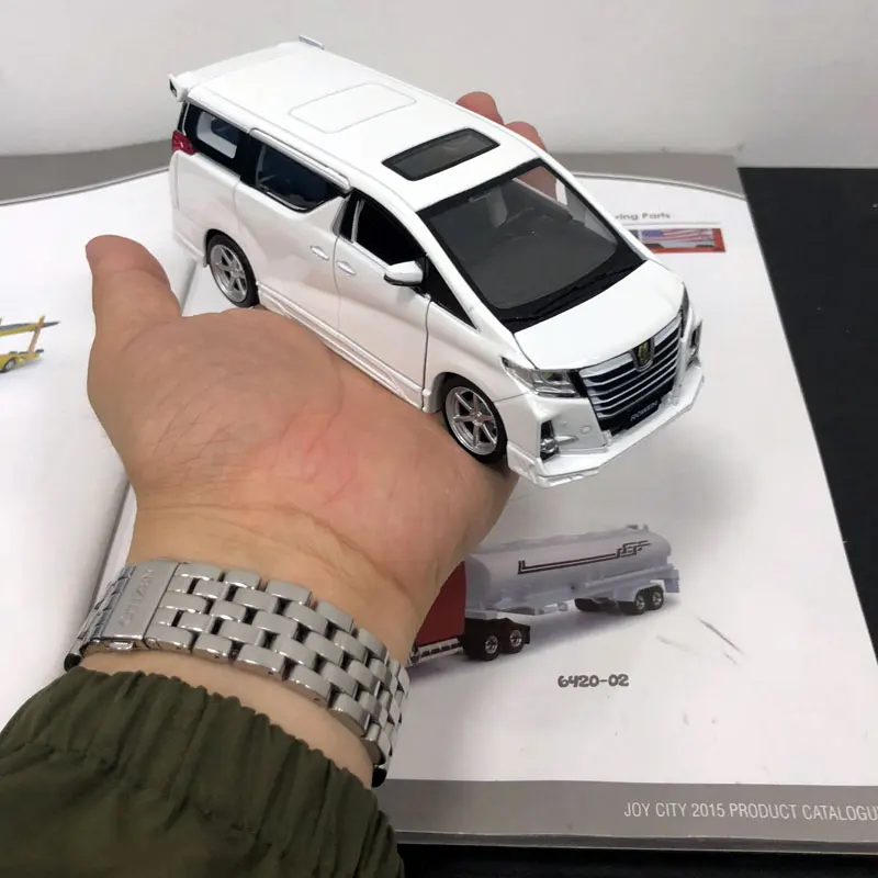 Флэш игрушки RIAN DAY 1/32 Япония TOYOTA Alphard S qгаде Rowen MPV звук и светильник литая