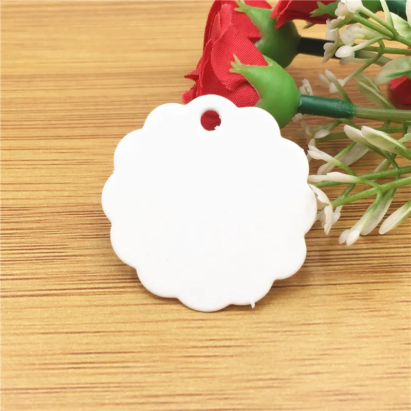 

100Pcs/Lot Flower Side Round Kraft Paper Tags For Jewelry Box Candy Cake Boxes Packaging Blank Cardboard Hang Tag 3.5x3.5cm