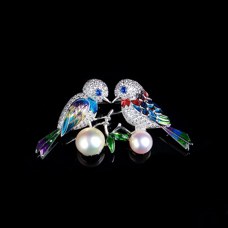 

Antique Jewelry Enamel Bronze Natural Pearl Crystal Parrot Color Crystal Brooch Corsage Pendant genuine luxury