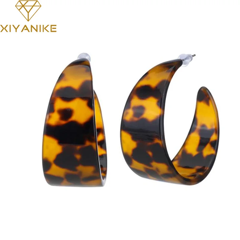 

XIYANIKE 5 Colors Fashion Design Acrylic Big Moon Shaped Stud Earrings For Women Vintage Acetate Circle Earring Brincos E701