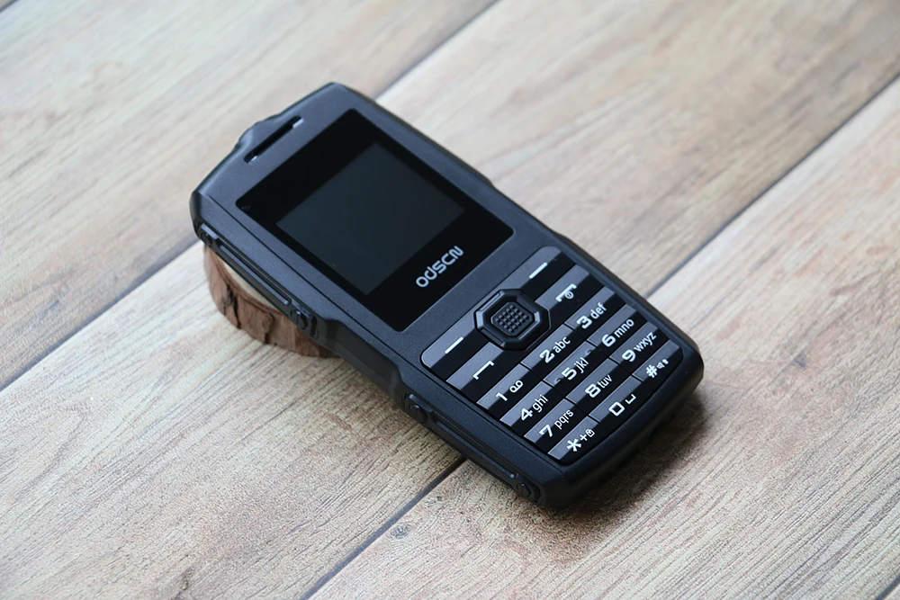 Odson низкая цена Мобильный телефон Twi Sim Whatsapp BT 2,0 камера Фонарик 3,5 разъем радио русская клавиатура пластиковый мобильный телефон
