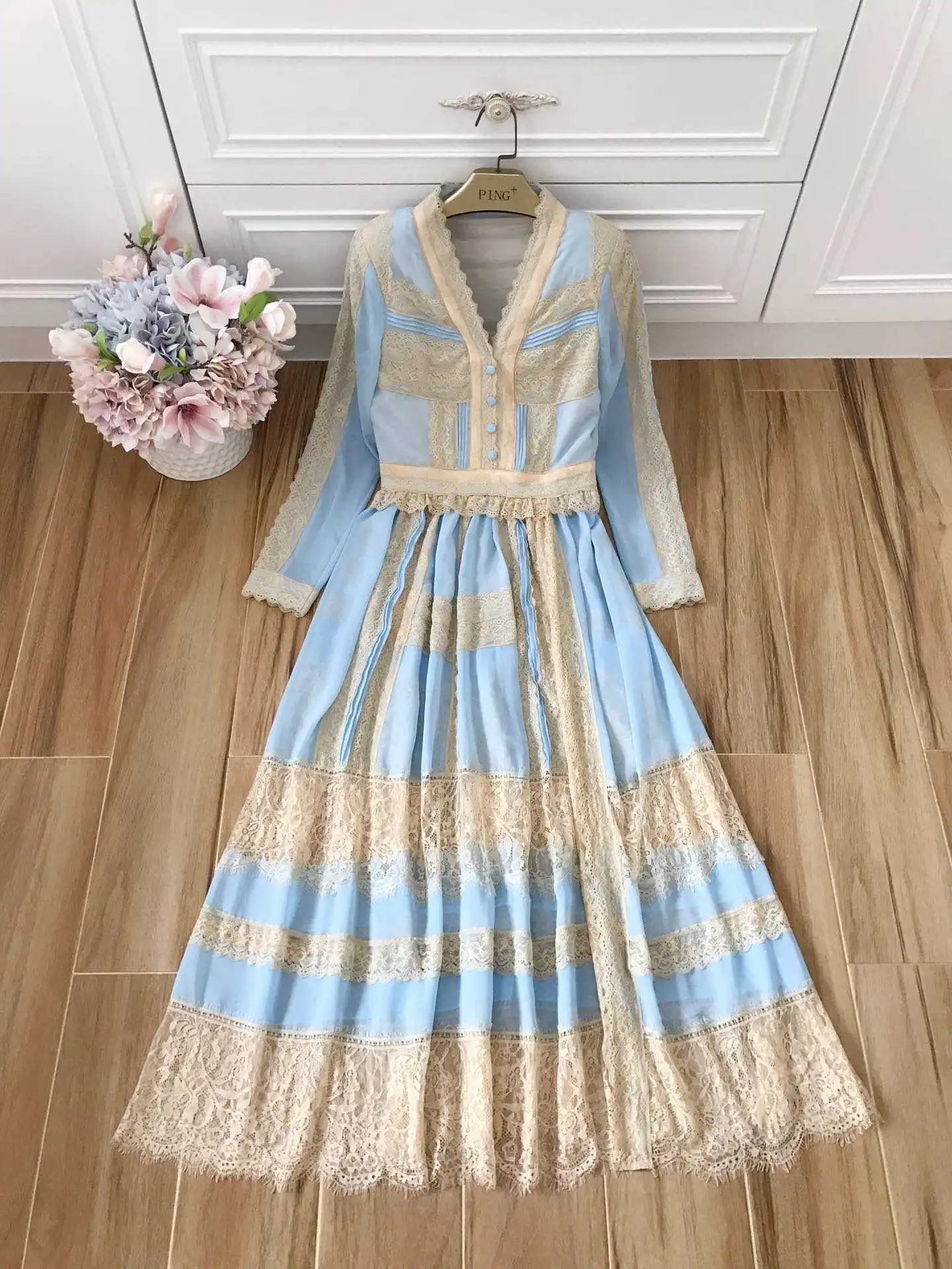 

2019 spring new women's dress dress long super beautiful fairy lace stitching