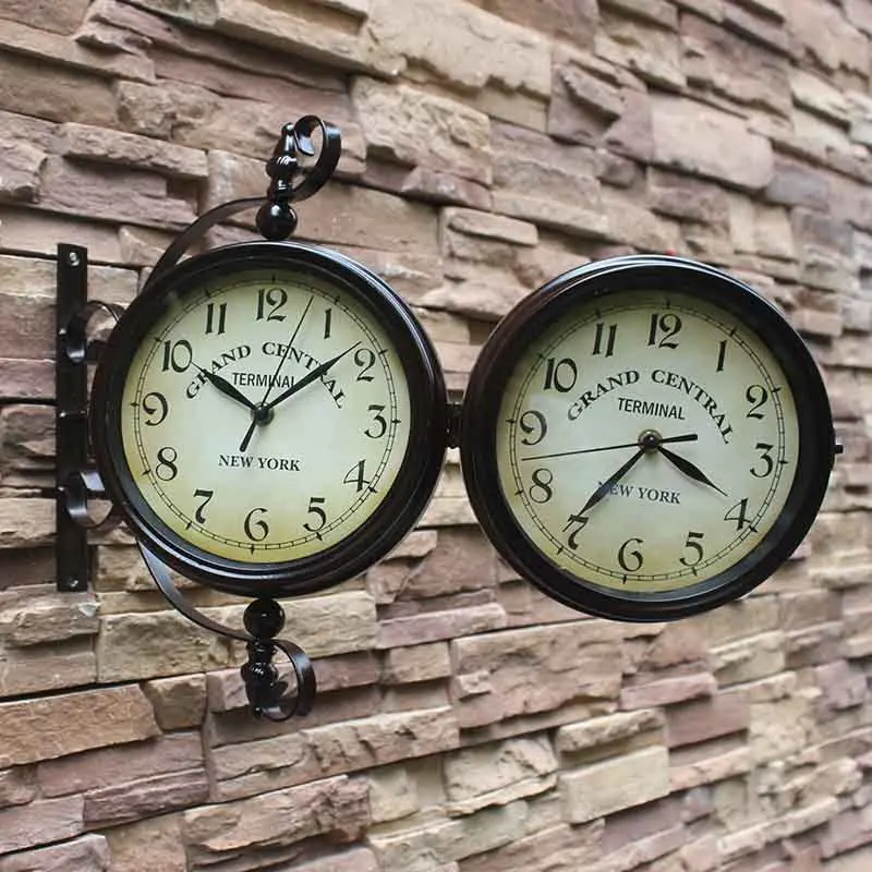 Reloj de pared de Metal de doble cara decorativo de la vendimia Reloj de pared de la estación del estilo antiguo reloj colgante del pájaro Reloj de pared de doble cara Reloj de pared de Metal de doble cara decorativo de la vendimia Reloj de pared de la estación del estilo antiguo reloj colgante del pájaro Reloj de pared de doble cara