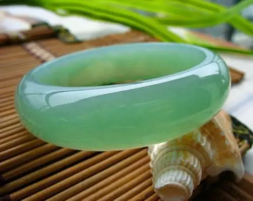 

2444 Beautiful Natural Green Jade Chinese Bangle Bracelet
