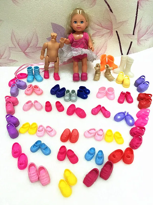 Muchos estilos al azar, 10 par/lote, bonitos zapatos de muñeca