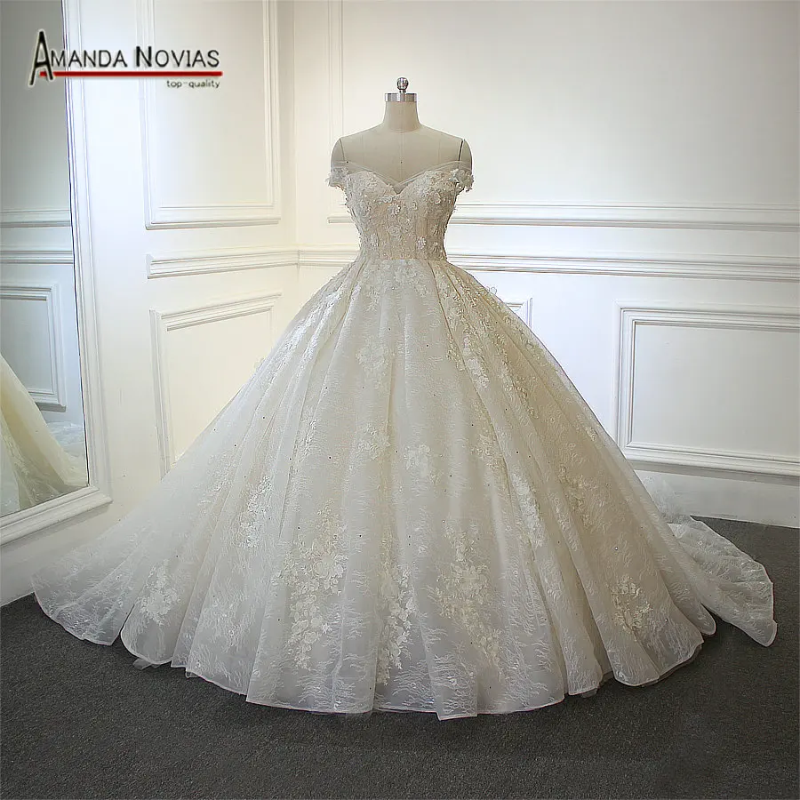 Свадебное платье с вырезом лодочкой Amanda Novias аппликация из цветов 2019|flower wedding