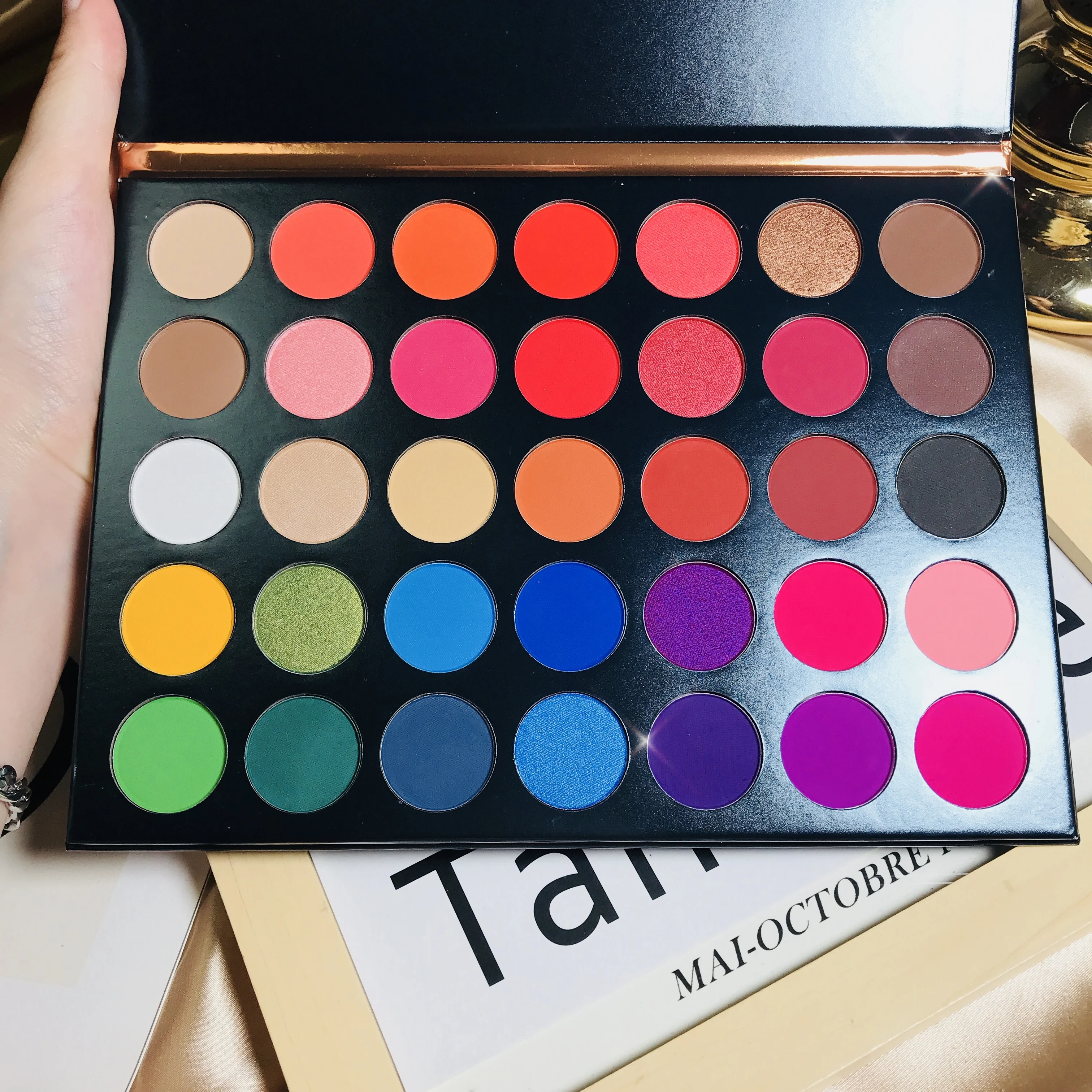 

35 Colors Nude Glitter Eyeshadow Makeup Pallete Long Lasting Natural Shimmer and Shine Diamond Eyeshadow Makeup Palette Cosmetic