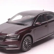 1:18 литья под давлением модель для Skoda Superb Красный Лифтбэк сплав игрушка автомобиль миниатюрная коллекция