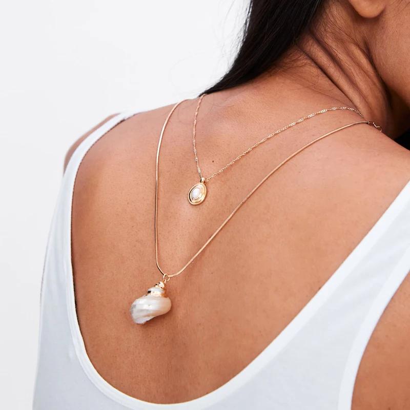 

BUTEELUVV Natural Shell Conch Pendant Necklace for Women Elegant Bohemian 2 Layered Imitation Pearl Square Metal Charm Necklace