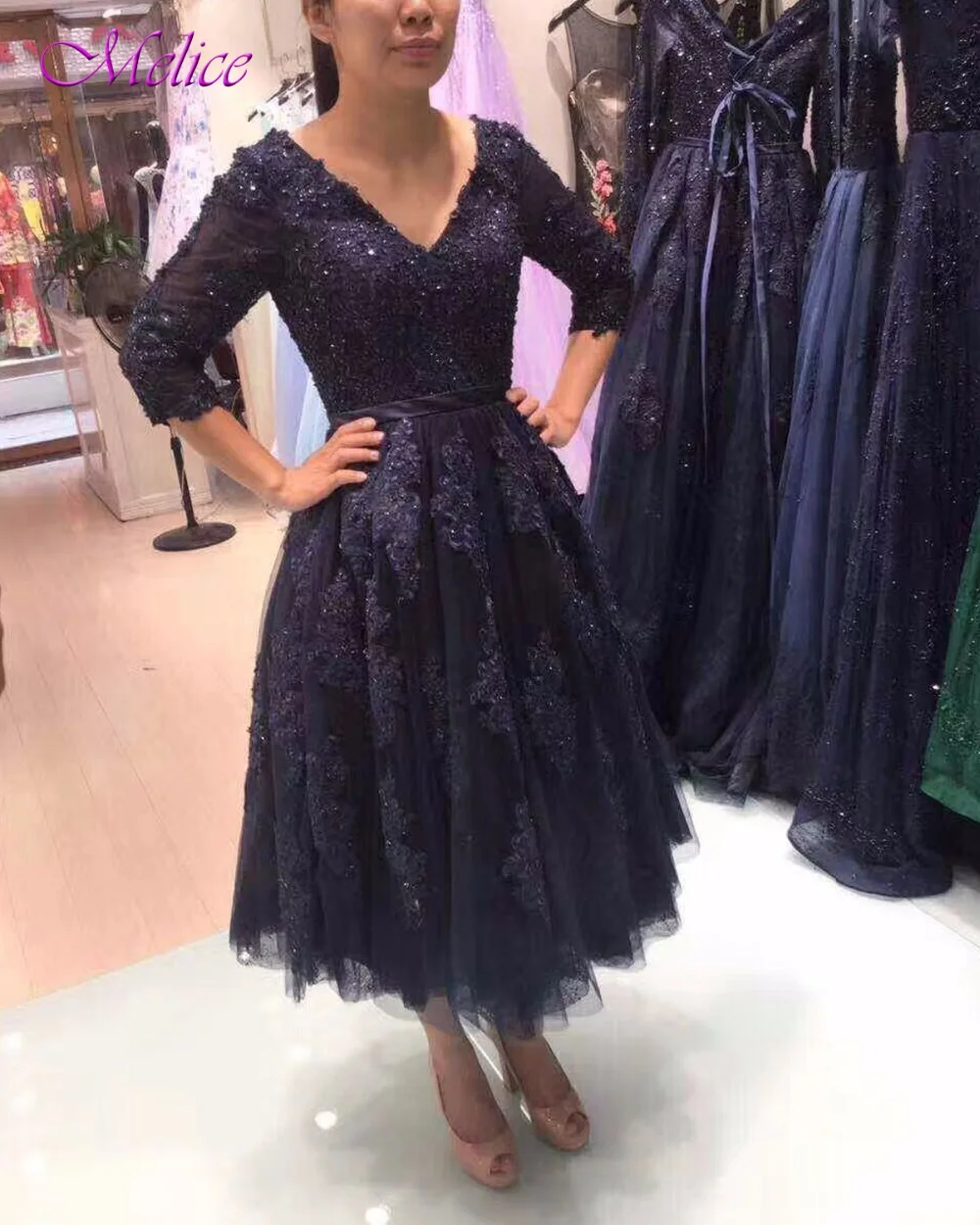 

Fmogl Elegant V-neck Backless A-Line Royal Blue Evening Dresses 2019 Fashion Appliques Beaded Formal Party Gown Vestido de Festa