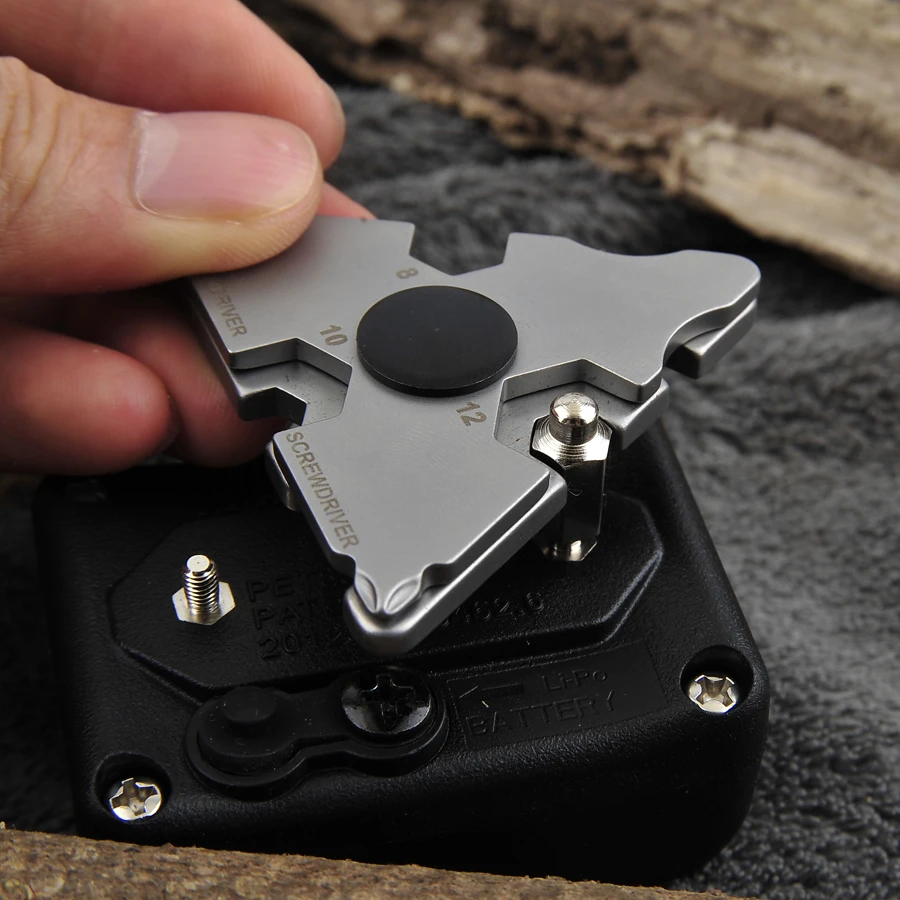 

NEW Amazing Outdoor Stainless Skull EDC Survival Pocket Tool Key Ring Chain Bottle Opener Multi-functional Tools