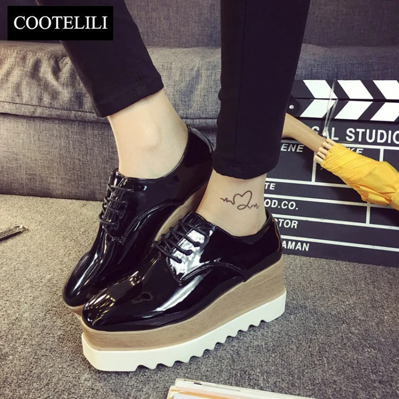 Online Zapatos de mujer planos lisos con cordones de charol con plataforma plana de estilo británico para mujer de 35 39 de COOTELILI