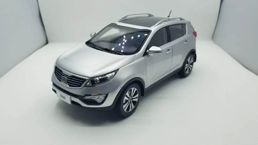 118 Diecast Model for Kia Sportage R 2011 Silver (Paint Rash) SUV Rare Alloy Toy Car Miniature