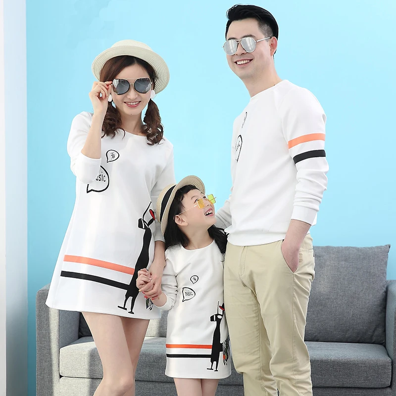 

Mom And Daughter Matching Dress Clothes Dad And Son T Shirt Family Outfits Long Sleeve Casual Dress 2019 Cartoon Pattern Deer