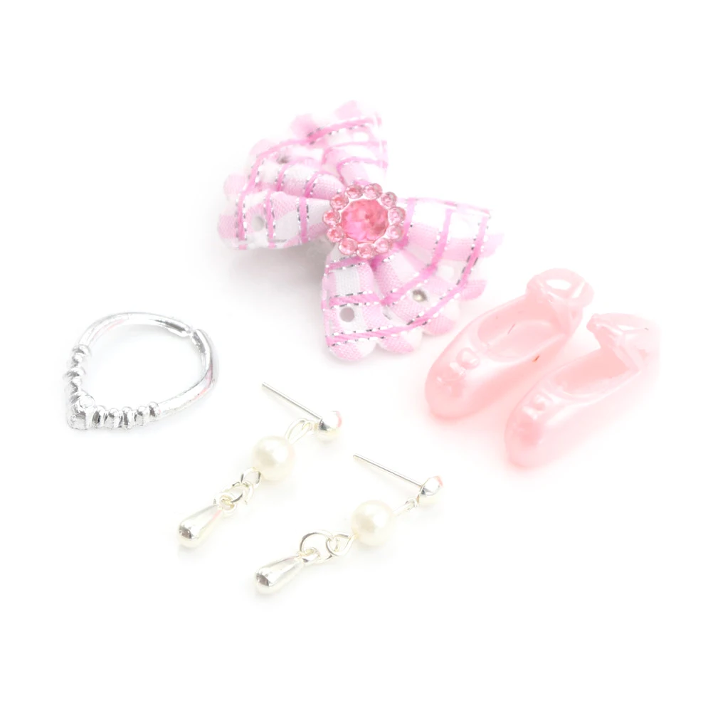 

Cute And Fashionable Accessories For Dressing Up The Beautiful Dolls 1 Gift Pack(Necklace +Long Earring +Headclip +Pink Shoes)
